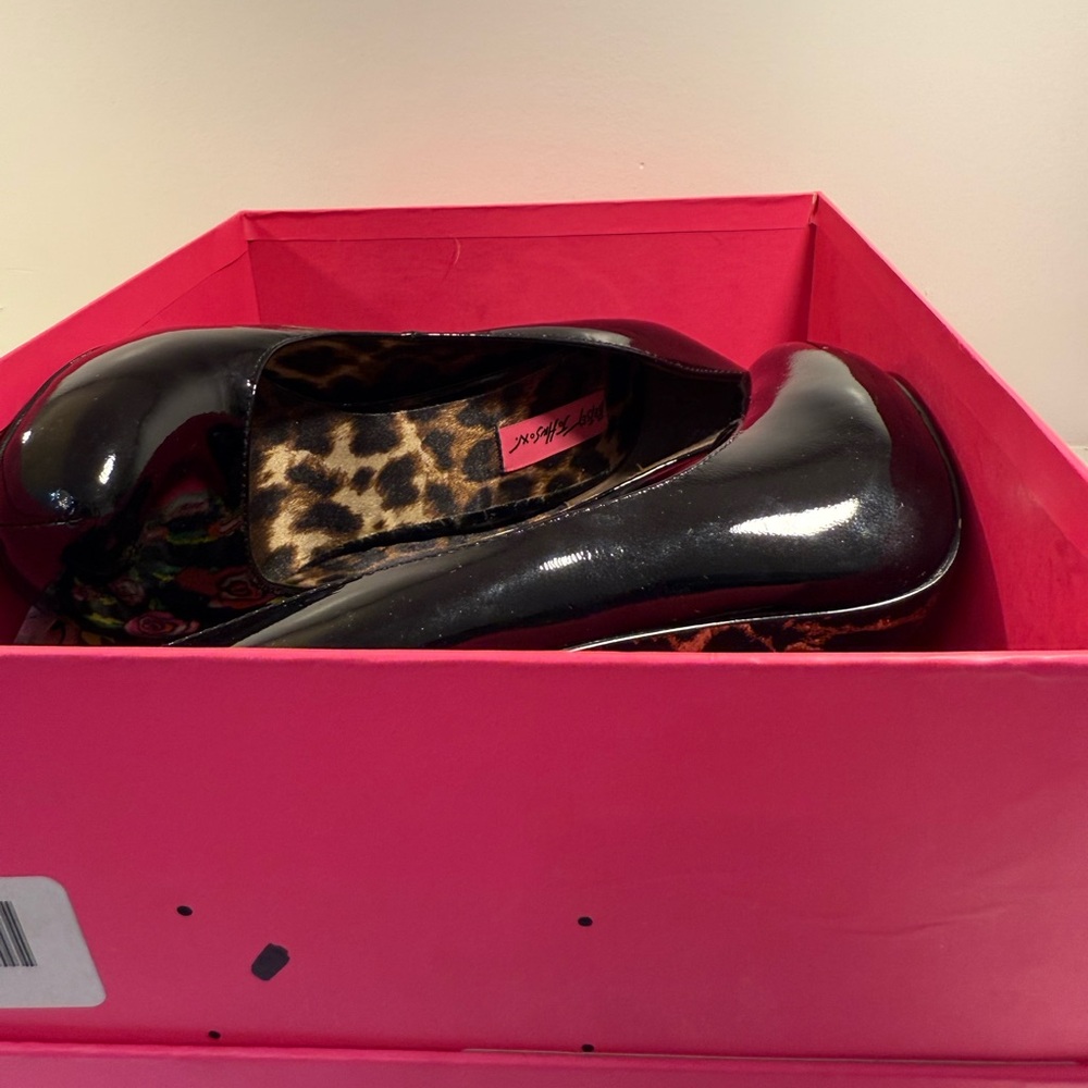 Patent Leather Black Stiletto Heels with Platform - Picture 9 of 10